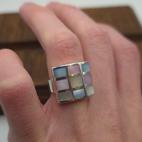 Size 6.5 925 Sterling Silver Thick Blue Pink White Shell Square Ring - Picture 4 of 8